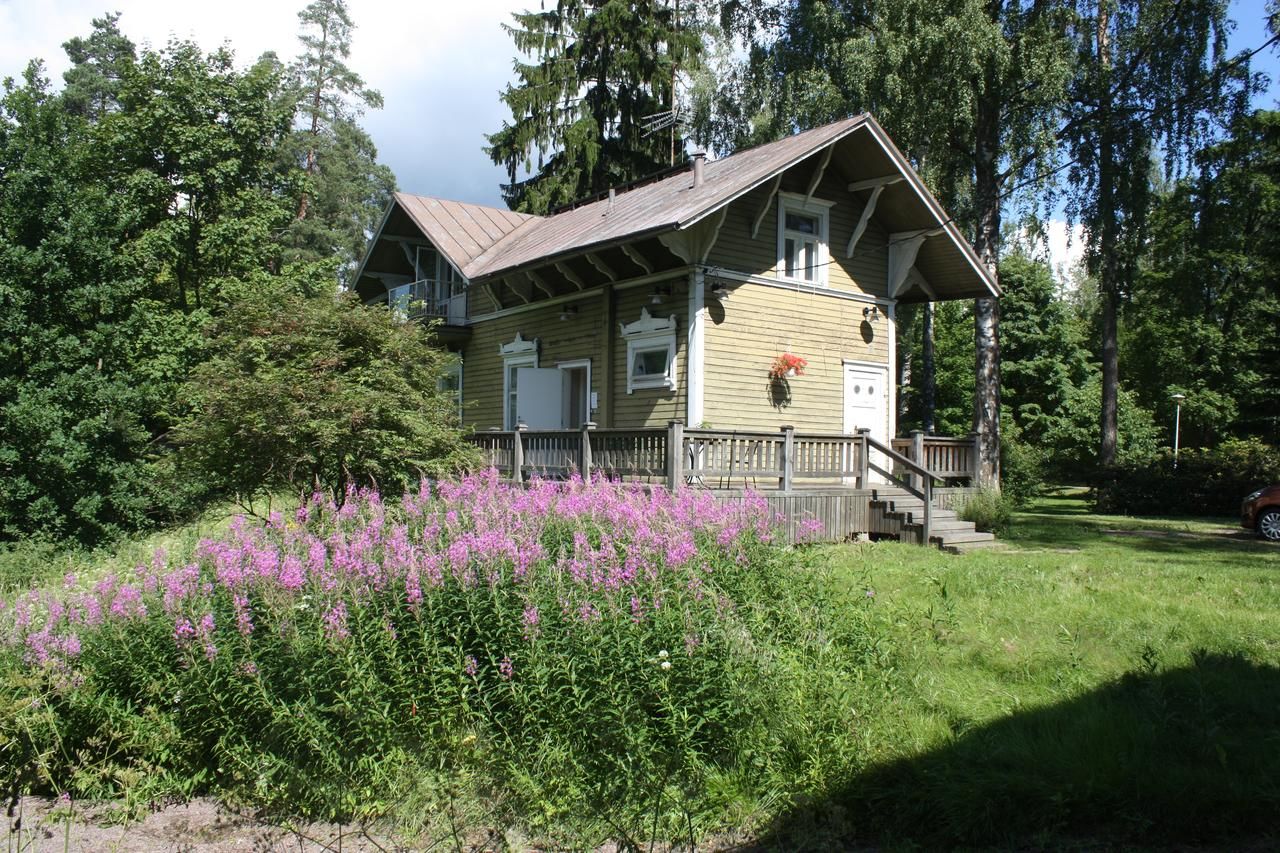 Отель Kartanohotelli Karhulan Hovi Котка-35