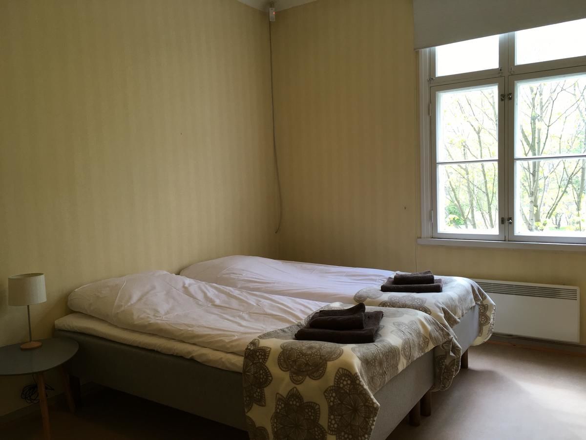 Отель Kartanohotelli Karhulan Hovi Котка-36
